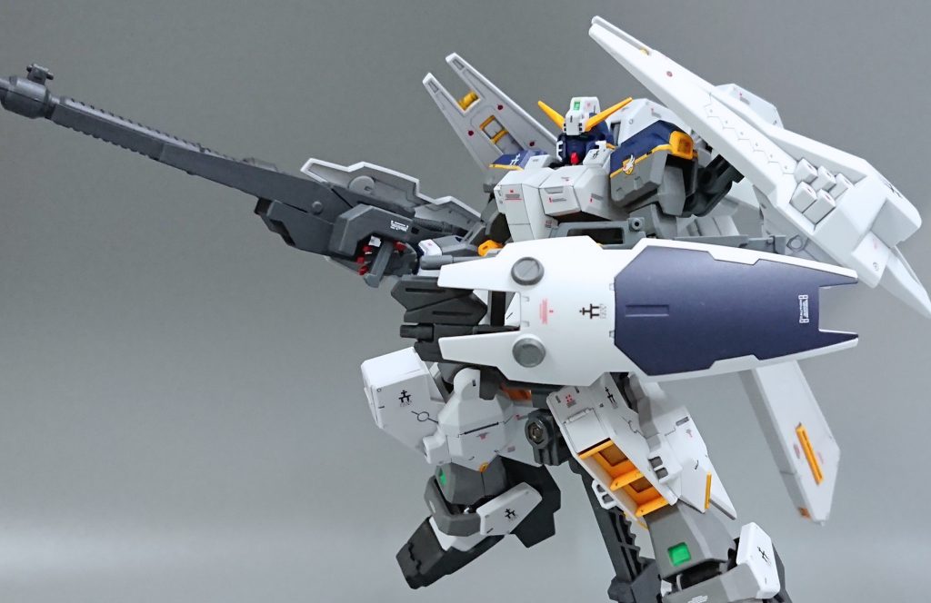 追加の 増加装甲を装備した「フルアーマー形態」に、サンダーボルト風味の流れも入れて サブアームにシールドを付けました。(最近の自分の流行りです♪)