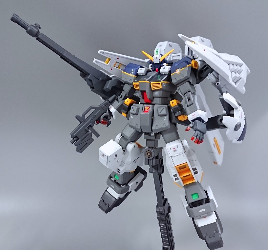 ジム・クゥエルをベースとして各部を強化パーツにて換装された TR-試作1号機の流れをイメージしながら、武装強化という設定です。