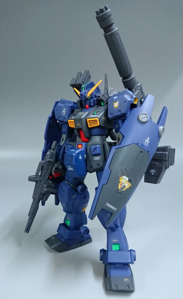 じつは設定的にこの機体が大好きで、本体はジムクゥエルで頭だけガンダムという設定が好きで、ジムクゥエルの武装カスタムみなたいなイメージで作りました。