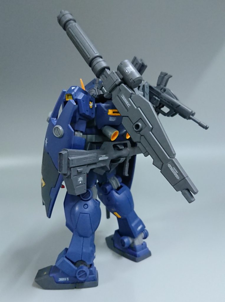 ガンダムマークツーのガンポッド、ビームライフル、バズーカ をテスト使用という設定で装備しています。