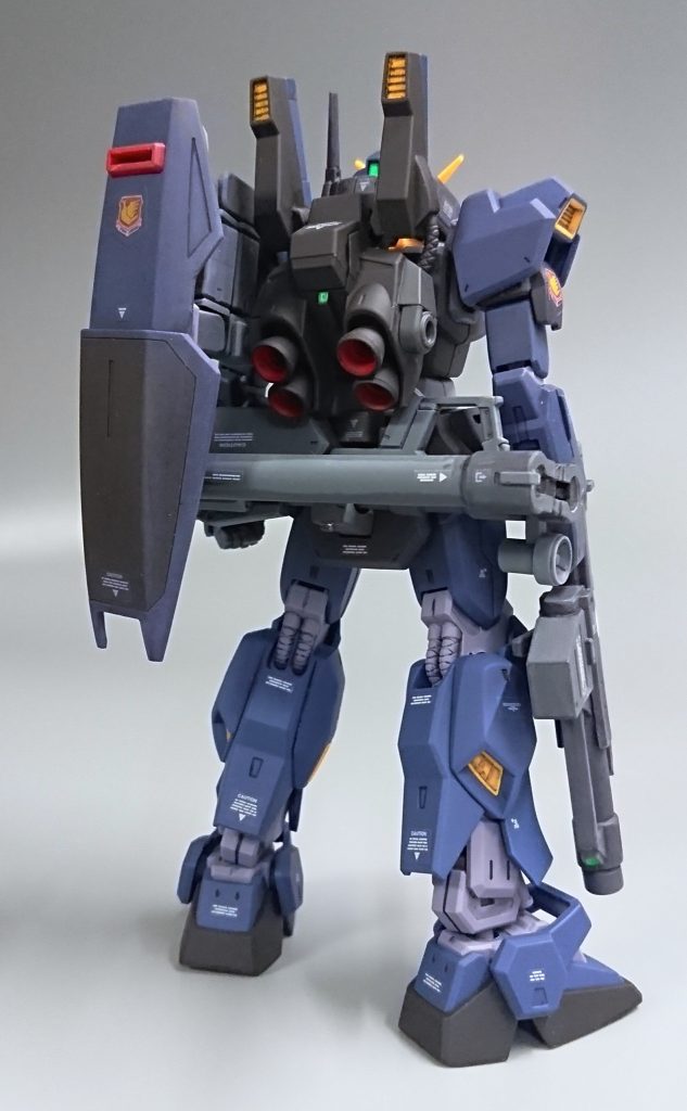 黒いガンダムと特殊任務から SWAT 的なイメージで制作致しました♪