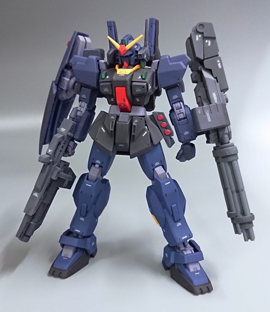 さらに特殊部隊的な特殊武器も欲しかったので、システムウェポンの爪のついたシールドにガトリングガンを2個つけて、ティターンズらしい極悪そうな武器に仕上げましたw