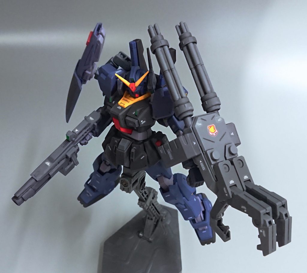 改造は胸のダクト部分とビームライフルと特殊武器、バックパックにアームが差し込める様に加工しました、今回も同じく一部ガンダムマーカーとシタデルカラーにて塗装して、他の部分は成型色のままつや消しクリアーにて仕上げました。最後まで見て頂きありがとうございました。m(_ _)m