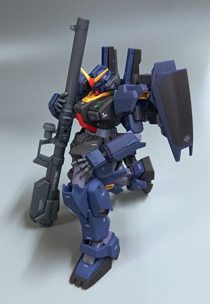 胸のダクトは後ろへまわし、シールドもジェスタのよいうに背中に回せる様にして、両腕の自由度を高め