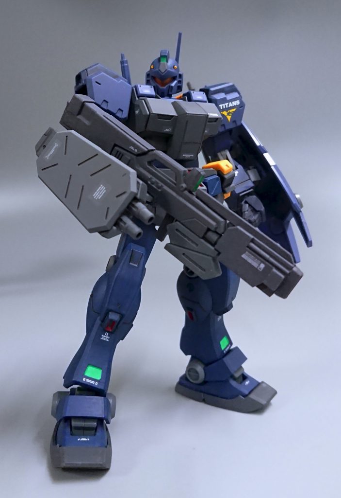 そして最後に クゥエル の名前の意味の一つ「鎮圧する」をイメージに、装甲板と 小型シールド二連ビーム砲付き、などを追加して、ティターンズ 特殊部隊感を 自分的に増してみました。 