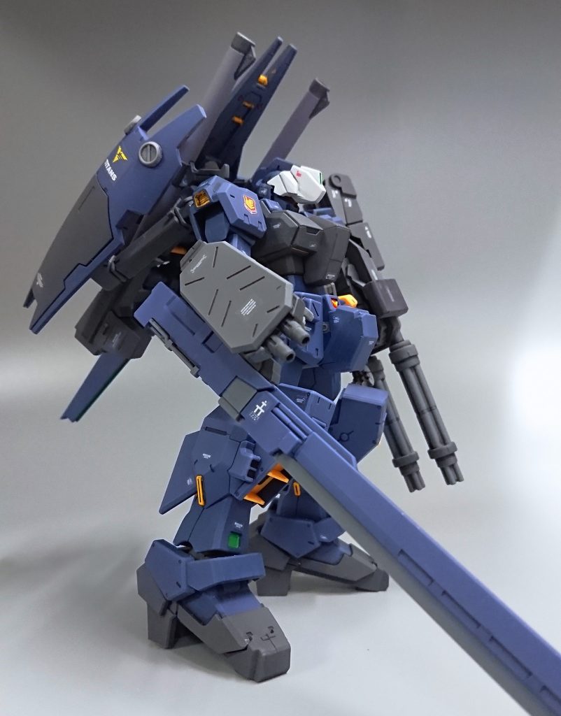 AOZ「ティターンズの旗のもとに」のテストチームのヘイズル（TR計画）により得たデータを元に ジムクゥエルに運用されたという妄想設定です。 