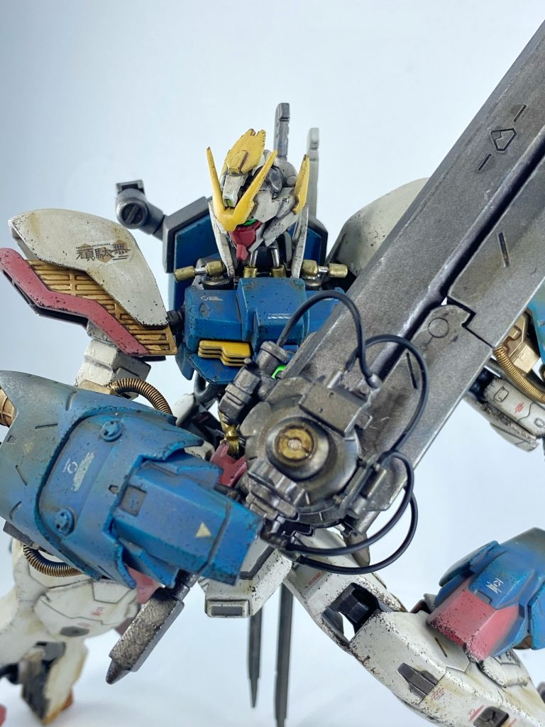 そしてシャイニングフィンガーソード的な大型剣。エイハブリアクターが積んであるで、すっごい威力がある(小並感)ガンダムフレームと、バイクプラモのジャンクパーツで作ってみました。