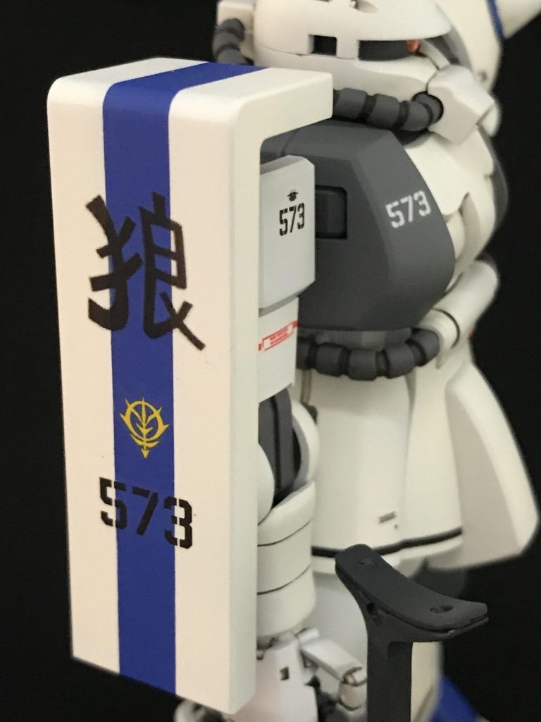 コミックから引用させてもらった自作「狼」デカール。筋彫りは増やさずにデカールで間を埋めています。