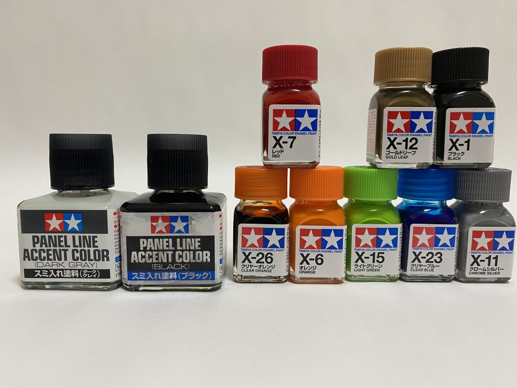 こんなに買ってたことも使ってたことも覚えてないんです。プロはこの倍とか3倍とか使うのかな?逆かな?少ない塗料で生み出していくのかな?