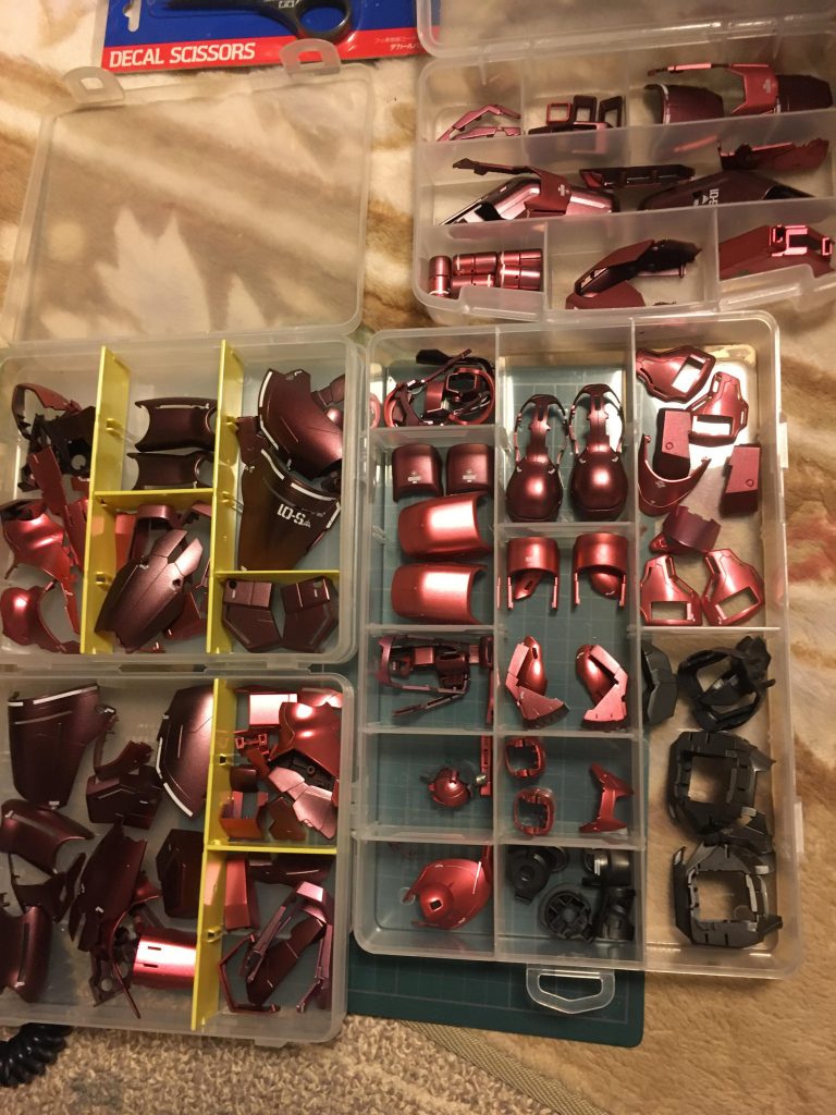 塗装、デカール 、トプコが終わった外装パーツ。