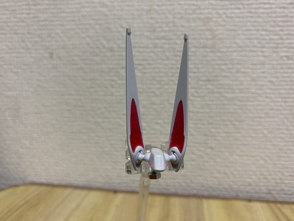 サイコフレーム持ちの味方に近づいて共振サポートする設定です。耳の中はレジン液で作成しました。