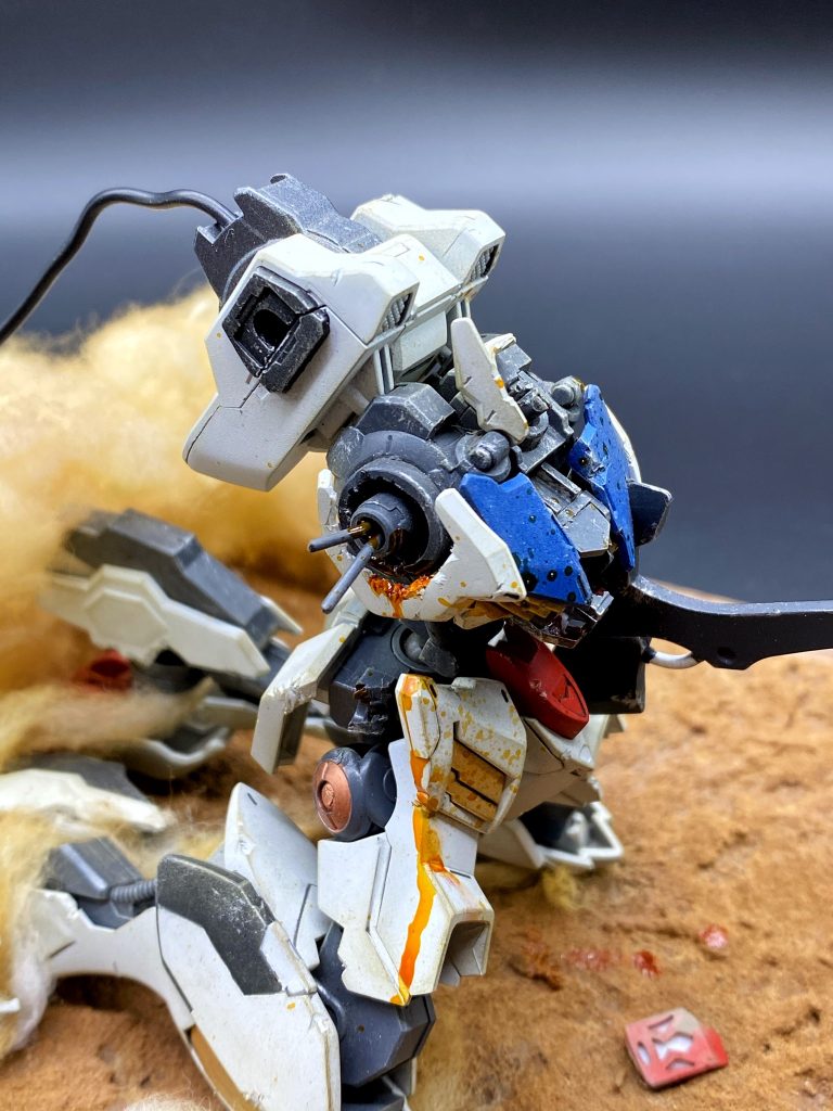 アーマーが剥がされた後の、コックピットも自作しました。