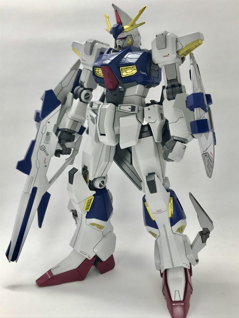 一部のディテールを無くして各部にスジボリを追加し、グレー塗り分けで情報量を増やしてみました。