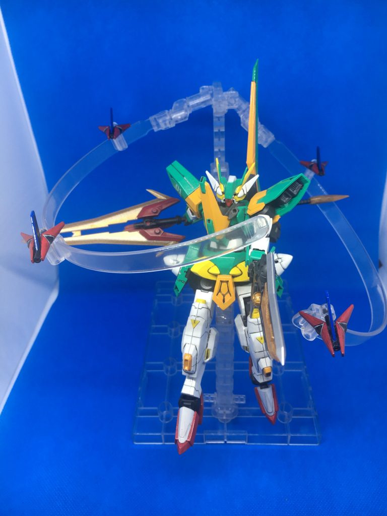 試験型ビームビット:ドラケンコーカサスに搭載されているオールレンジ兵装。GN粒子を本体からチャージするノーマルなタイプだが、航続距離をのばすため全体的に大型化した。短期間に二種類のドラケンが開発されたため前期型、後期型両方を搭載している。