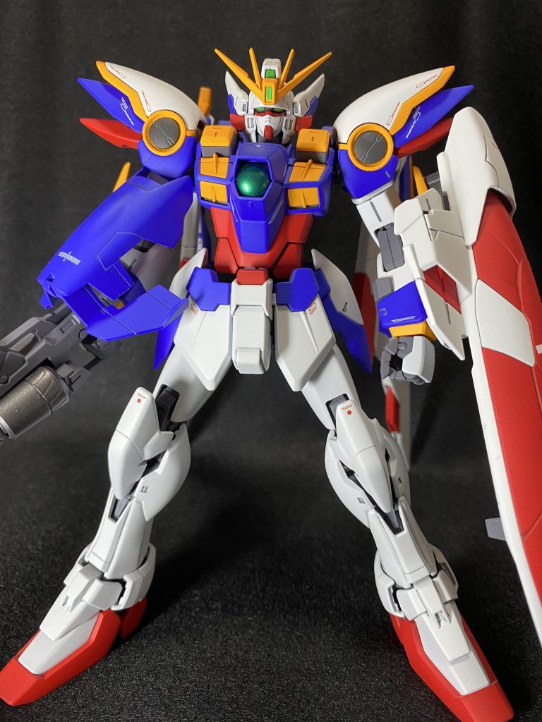 黒背景の方が色味がちゃんと出てる。写真だと分かりづらいですが、青は紫寄りに調色しました。その青とオレンジイエローの組み合わせが好きです☺︎