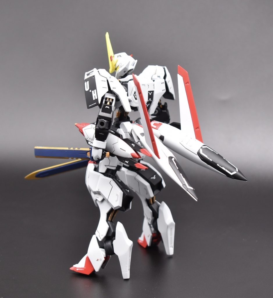 デカールはRG ディスティニーガンダムのガンダムデカールをメインに使用しています。