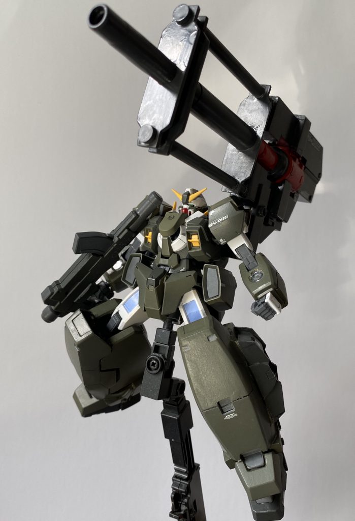 本格的武力介入に採用されたのはパーティクル装備でしたが、本機のGNビームキャノンはデュナメスの超高高度狙撃銃に活かされました。……塗装の粗さは今回も目を瞑っていただければ幸いです笑