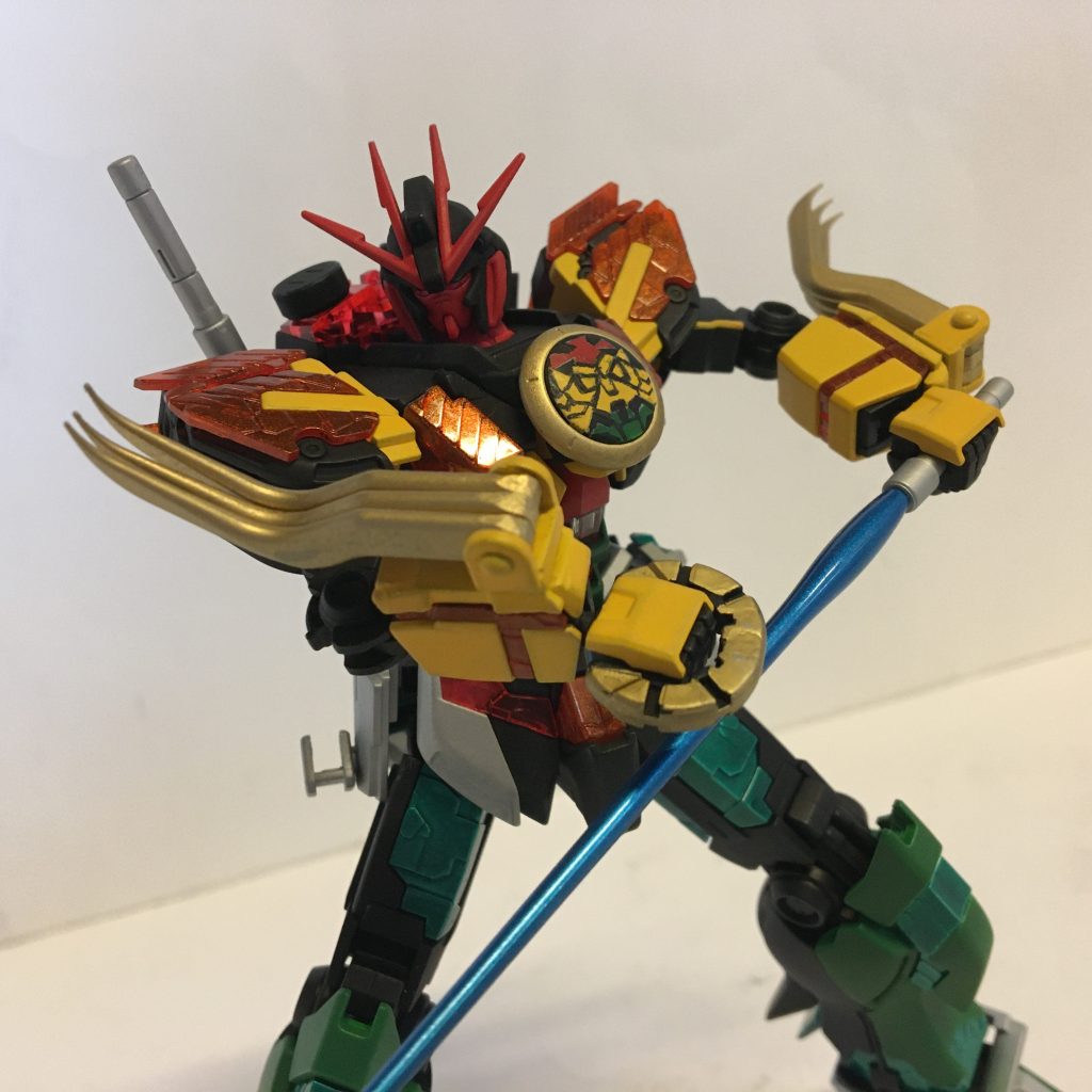 腰に付けてるスキャナーももちろん取り外し可能です。ビームサーベルもメダジャリバーを意識したカラーにしてます。