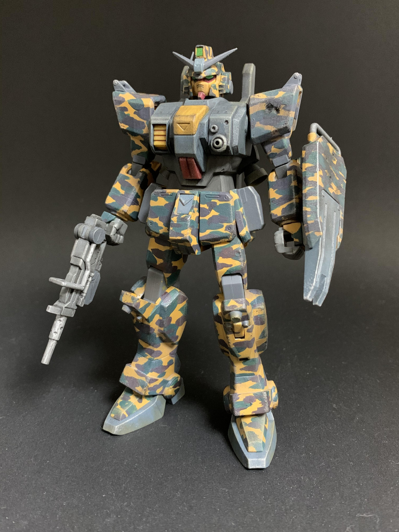 ガンプラ MG 陸戦型ガンダム 迷彩 砂漠用Ａ - プラモデル