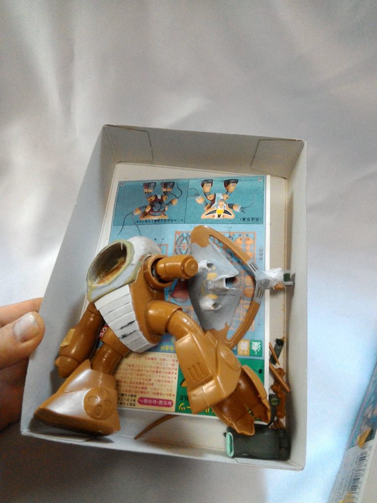 このキット、実は作りかけのまま押入れに5年くらい熟成させておりました。せっかくの機会なので供養の意味も込めて製作しました。