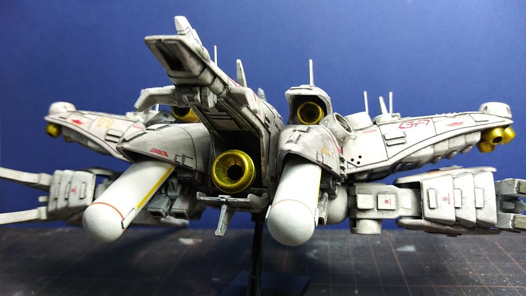 後方から、バーニア類金色にするのが好きなのですが、実際のロケットとか人工衛星のイメージです。