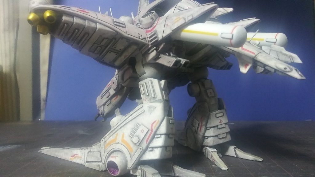 後ろから、燃料タンクは意図的にキレイ目に塗ってます。(細目に交換されるだろうからね)