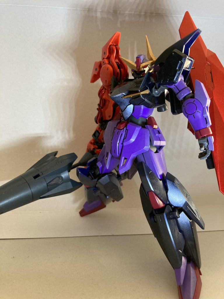 ボディをメタリックダークブルーとパープルに塗装してます。ダークな感じが合うかと思いまして