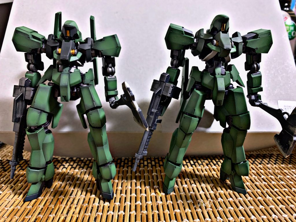 胸部センサー部分　左側2号機　ラピーテープゴールド　右側1号機　ガンダムマーカーゴールド