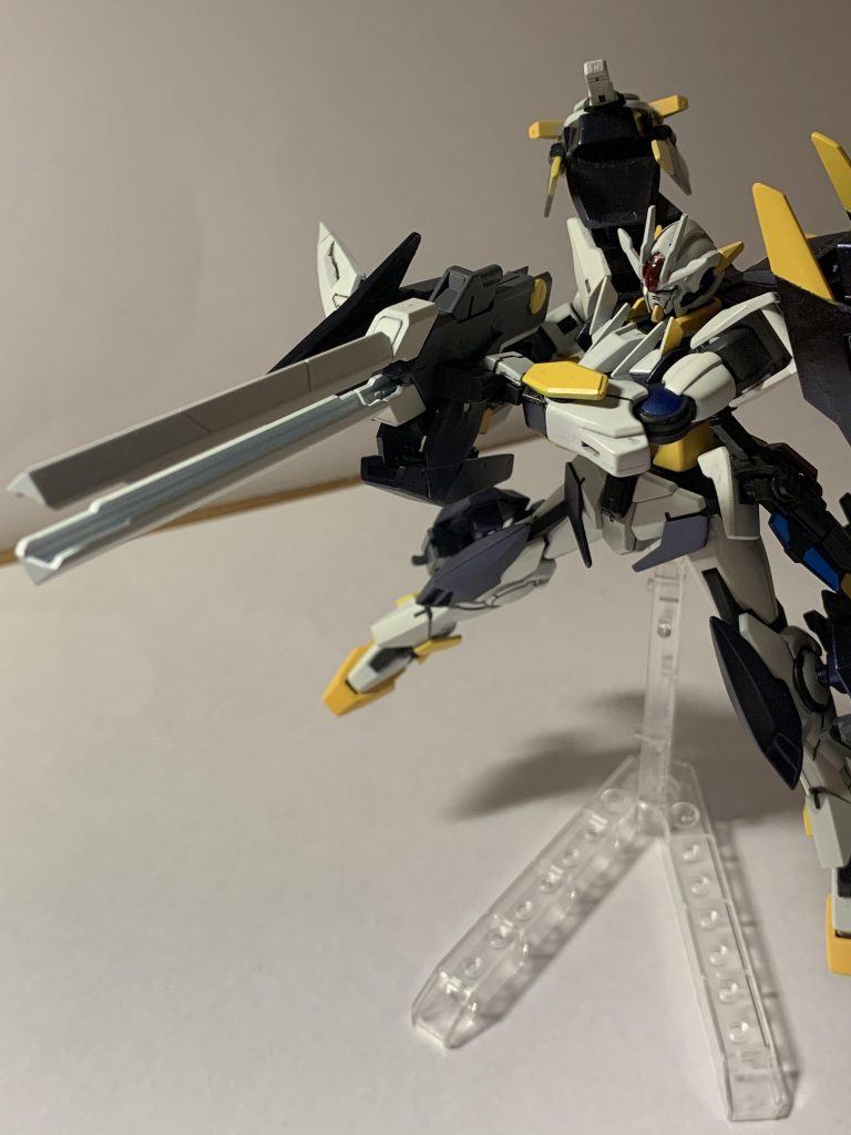 GNバスターレールガン(バーストモード)これはアステルの火力不足を補ううえで、遠距離戦を想定した武装になります。上の写真がバースト状態でエネルギーを解放することで攻撃範囲を拡張できます!