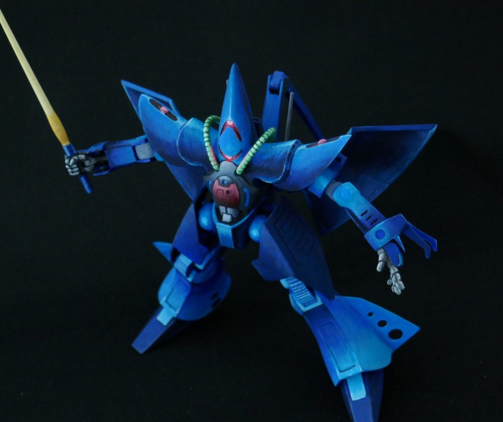 可動範囲はデザインの都合上狭く四肢を広げる程度 