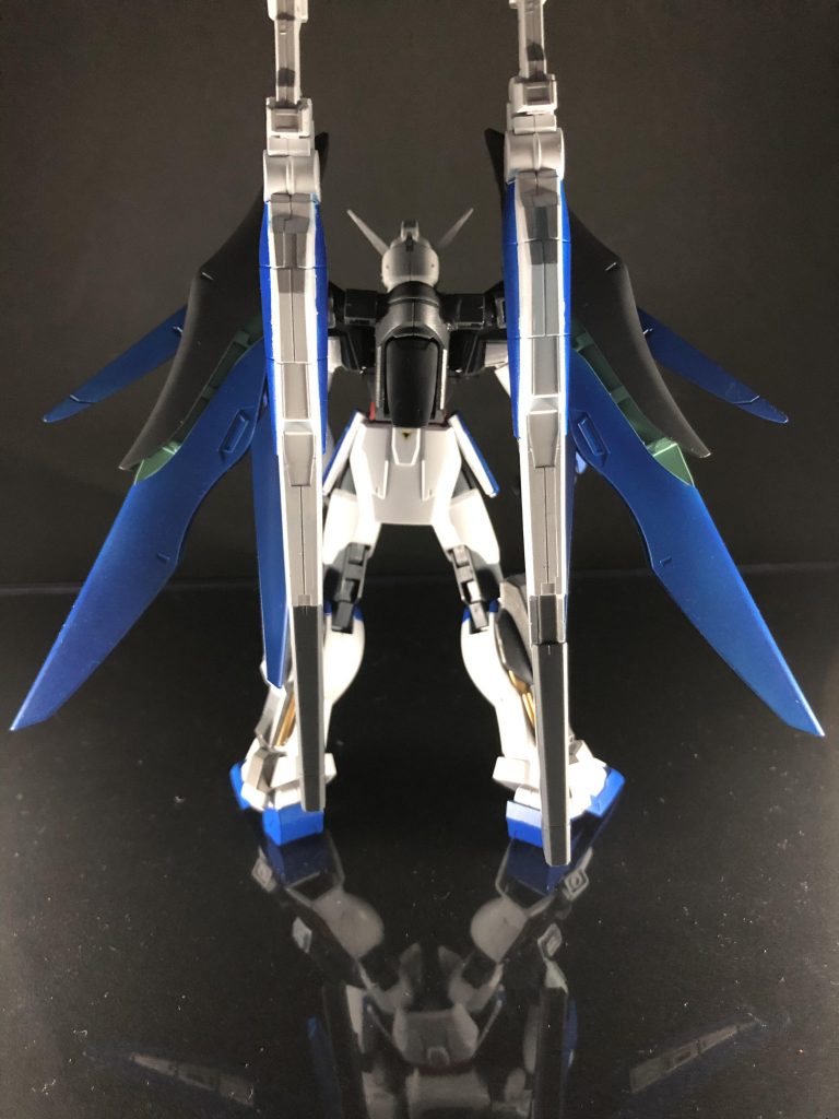 原作のアレウス所々MGとかメタルビルド基準のパーツ配分になってたりするんで完全再現はさすがに無理でしたがプロポーションとか配色はかなり近いんでは無いでしょうか。一応ですが手の甲はフルスクラッチしてます。その都合でビームシールドが出せなくなったんですよね……