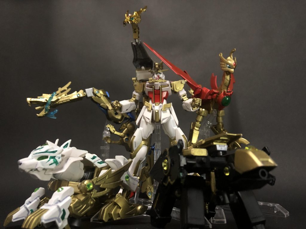 どうぶつさんたちだいしゅうごうだわいわい(元ネタが分かる人は無条件でFRIENDS)もとい、五体の聖獣が集いし時、黄金に光り輝く聖獣の王が誕生するのです(なんかガオレンジャーっぽいナレーションだなぁ…)それでは皆さんお待ちかね、合体の時間です!超・聖・獣・合・体!!!!!