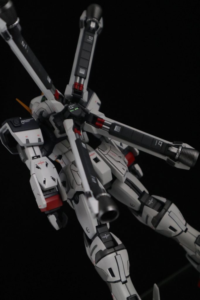 ディテールもそうなんですが、作ったディテールで塗り分けてます。グレー系を4色使用。ちなみに白にしか見えない本体カラーは瓶生で灰色9号。僕の作品の白はほぼこれ使ってまして、更にほとんど半光沢で仕上げるんですけど、画像になると光の反射で程よく白になるので愛用してます。万が一の時のリカバリもしやすいです。