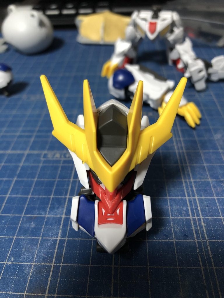 ここまでアゴを引けるようになります。