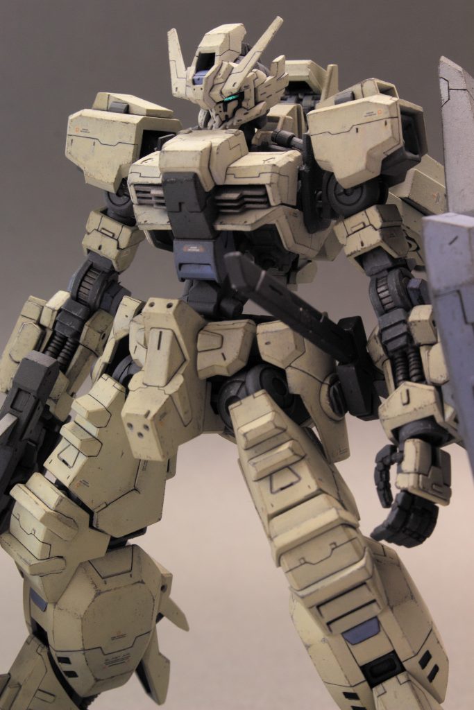 汚しに関しては、面相でチッピングしたのちウェザリングマスターでエッジを少し強調する感じで仕上げました