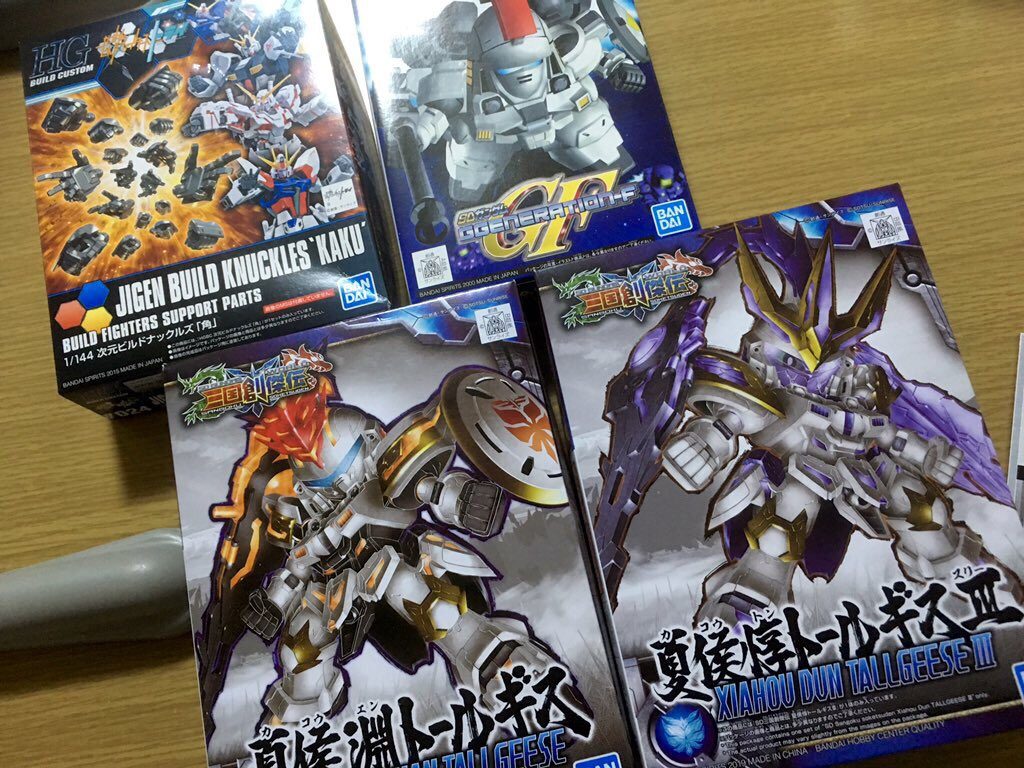 トールギスⅡといえば、劇中登場シーンでドーバーガンを正面に据え堂々と仁王立ちを決めるポーズが印象的です。しかしこちら導破砲の長さとSD身長的に上手くポージング出来ず、それでもどうしても上述のポーズ決めたかったので別途SDトールギスのGジェネキットから短めのドーバーガンを拝借し、無事再現する事が出来ました。