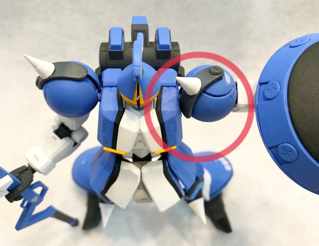 肩のスパイク土台部分はどうしても肩可動に干渉してしまうので、悩んだ末に可動式にしました。