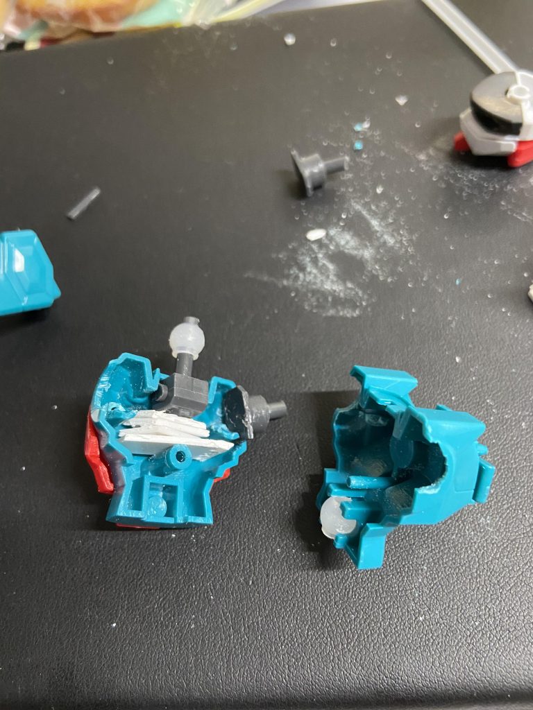 可動域改修風景軸関節をボールジョイントに変更。初めてしましたが感動しました！おおっ！動くぞ！？みたいな。最初は肩まわりのみのつもりが、気づけばお腹や首までしてました。