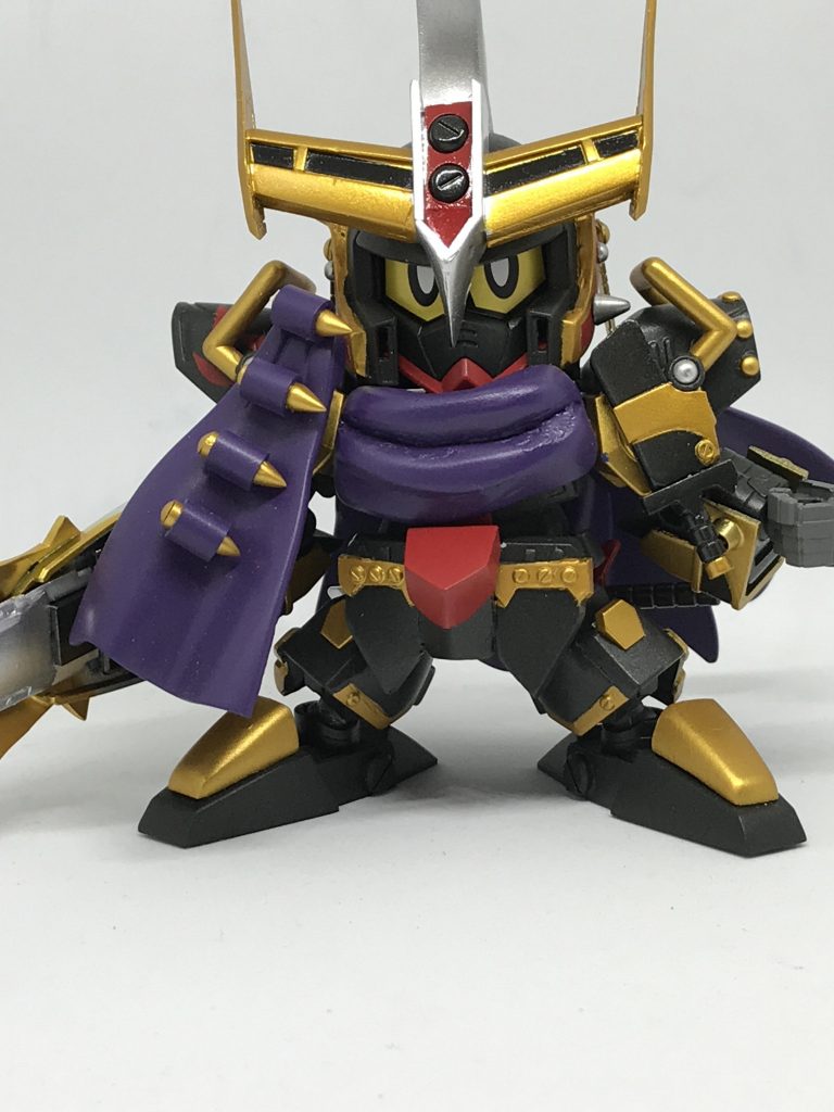 素体はフレームガンダムです。マフラー風のマントはパテで造形。肩は武者飛駆鳥を使用しました