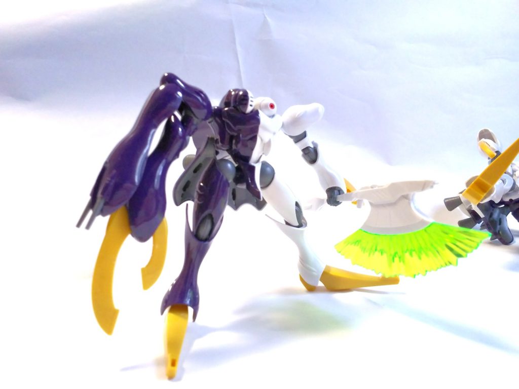 影のカリスト　以前作りかけを投稿したやつがついに完成。頭部改造、胴体のカラー左右入れ替え、左手首の制作、仕上に光沢スプレーを吹きました。左手首はビルドハンズ丸型のＬサイズをベースにディキトゥスの右手首のボールジョイントと手の甲を移植して作りました。　頑張って撮影したのですが明るさが安定しないためか光のカリストと比べて明るく映ってしまっています。