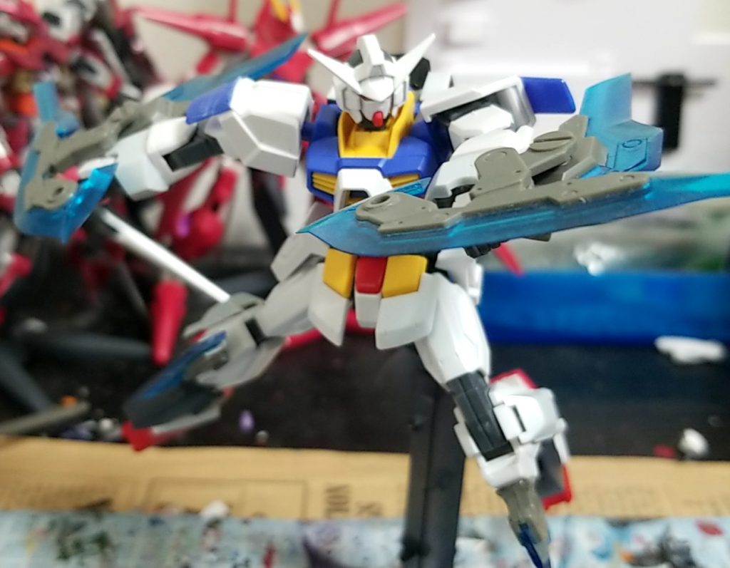 組み立てるとこんな感じ手首はほぼ無理やりつけたのでポリキャップがゆるゆるになってしまったので、マスキングテープを噛ませて硬くしている