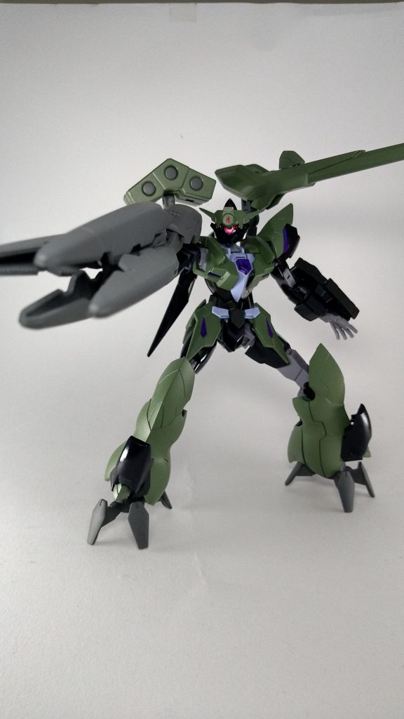 武装は本家ヴィートルーの武装と同じ構成(大型ビームバズーカ、ミサイルポッド、腕部ミサイルランチャー、ビームキャノン)
