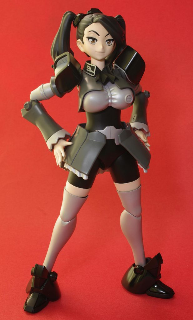 腕と足を1センチほど伸ばしています。