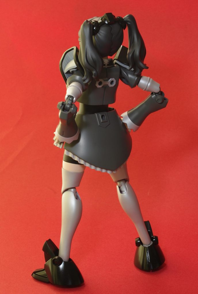 できるだけ胴体と脚を細くしました。各縦横で2～4ミリ。