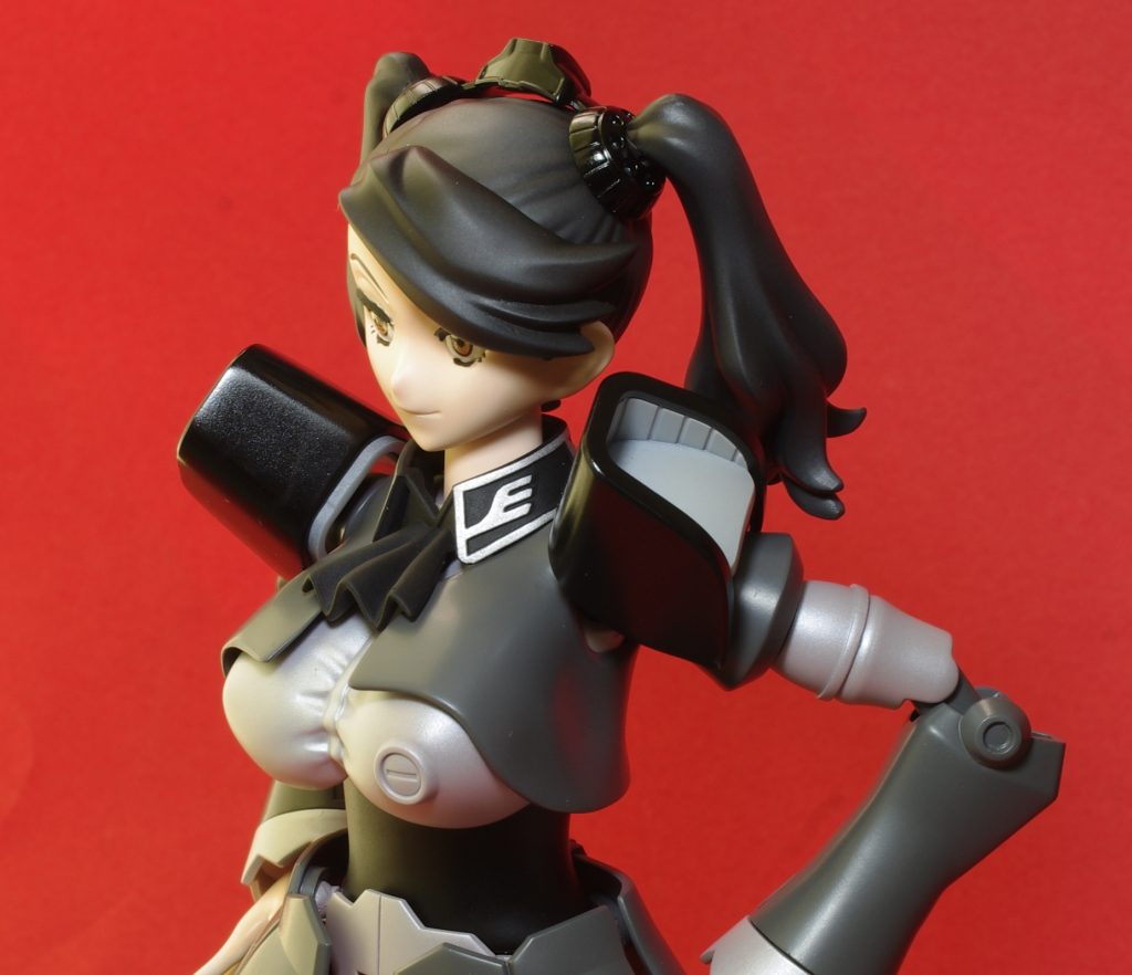 顔の輪郭も最初のままだとせんとくんみたいだったので、小顔化しています。