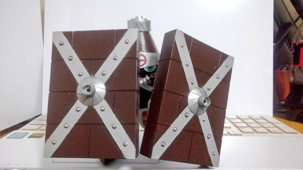 元のモビルハロが可動優秀なのもあってガードポーズも楽々取れます。