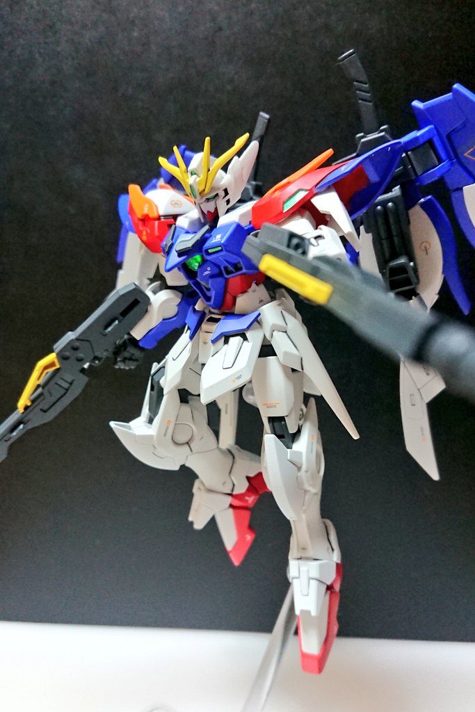 塗装レシピ白  ガイアノーツ  EXホワイト、ニュートラルグレー1青  NAZCAコバルトブルー赤  ガイアノーツ  エヴァレッドオレンジ  エヴァヴァーミリオンイエロー  タミヤスプレー  エアダスターを使ったエアブラシもどきで塗装、細かい所はファレホとマーカーの筆塗りです。