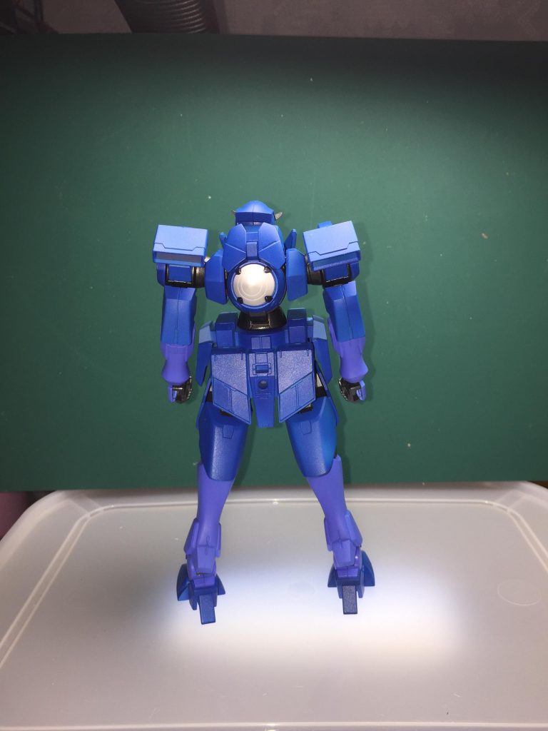 まずは元アロウズ技術顧問の女慣れしてないロン毛野郎を招聘、まずはアロウズ時代のやらかしの一端をネタにブレイヴのドライブ回りのデータとトランザムのデータを強請っ・・・、快く提供してもらった。ということで、アヘッドのことは忘れて、今現在とにかく配備数が多くて大量に生産されている機体に目をつける、そうGN-Xである。蓄積ノウハウは勿論アヘッドより多いし、何より換装だけでGN-XからGN-XⅢへとアップデートできる機構に注目。差し迫った会議に向けてプレゼン資料の作成開始である。さあ、会議で発表するのは、今配備されているGN-Xをアヘッド以上の機体にアップデートできると大見栄切った。もちろん、嘘半分(70%)、本気半分(30%)の騙し騙しのプレゼンである。目的は予算ゲットである。先立つものがなけりゃ何もできないのである。プレゼン担当者は胃潰瘍と自律神経失調症で一か月の休養を言い渡されたのは言うまでもない。