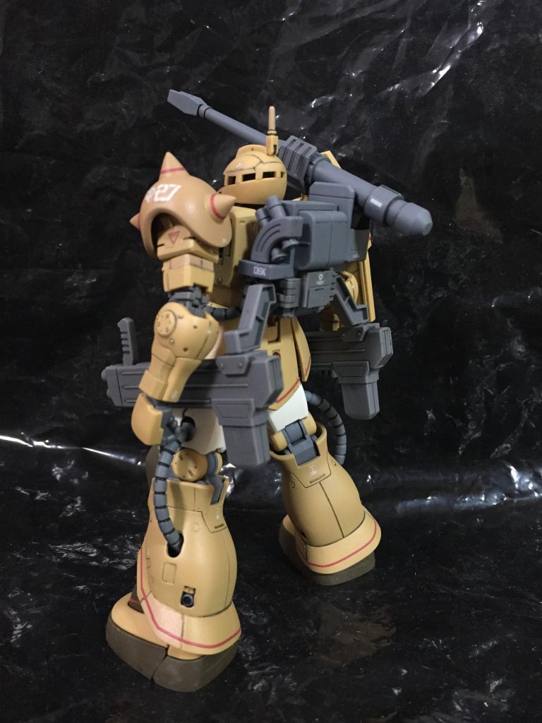 リアルでたくましい後姿。