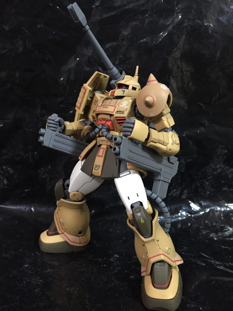 旧キットでおなじみのポーズ。